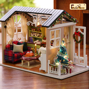 1: 24 DIY Dollhouse Kit (Holiday Time)