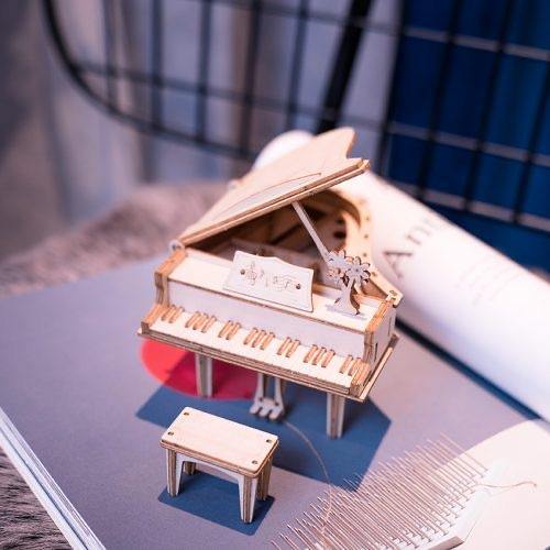 Model Wood Grand Piano